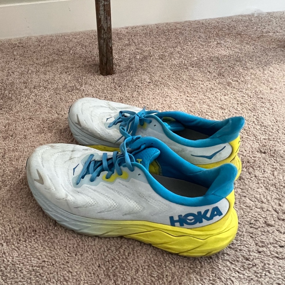 Hoka Arahi 6 size 10 GUC